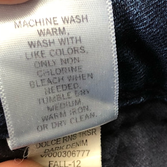 Levi’s Dolce Rinse Dark Denim Shorts - Picture 8 of 8